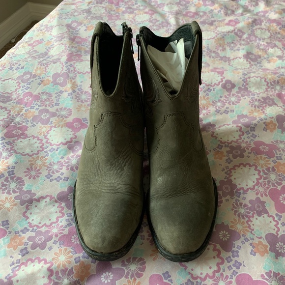 BORN riven western embroidered grey booties size 8.5 (40) - Picture 2 of 12